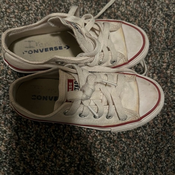 Children’s converse size 11. Preloved in good condition. - Picture 7 of 8